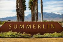 Una señal de Summerlin en Summerlin Parkway, cerca de Rampart Boulevard en Las Vegas, el jueve ...