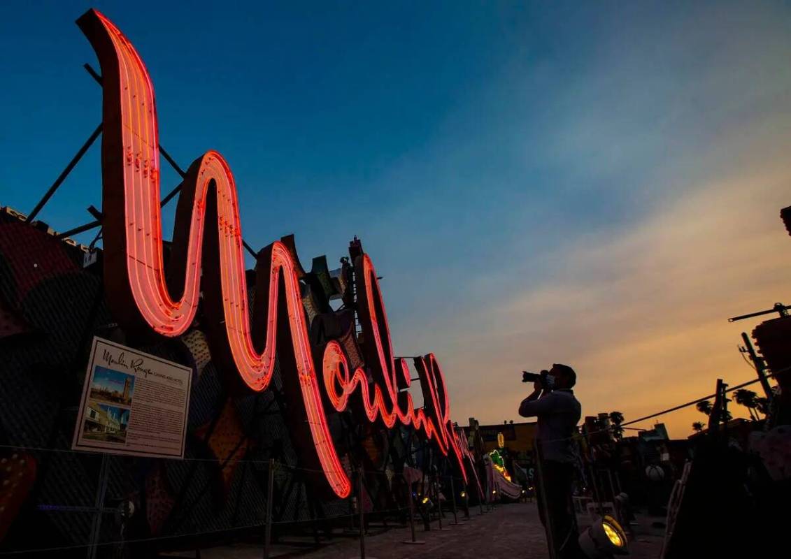 El cartel del Moulin Rouge en el Neon Museum. (Chase Stevens/Las Vegas Review-Journal)