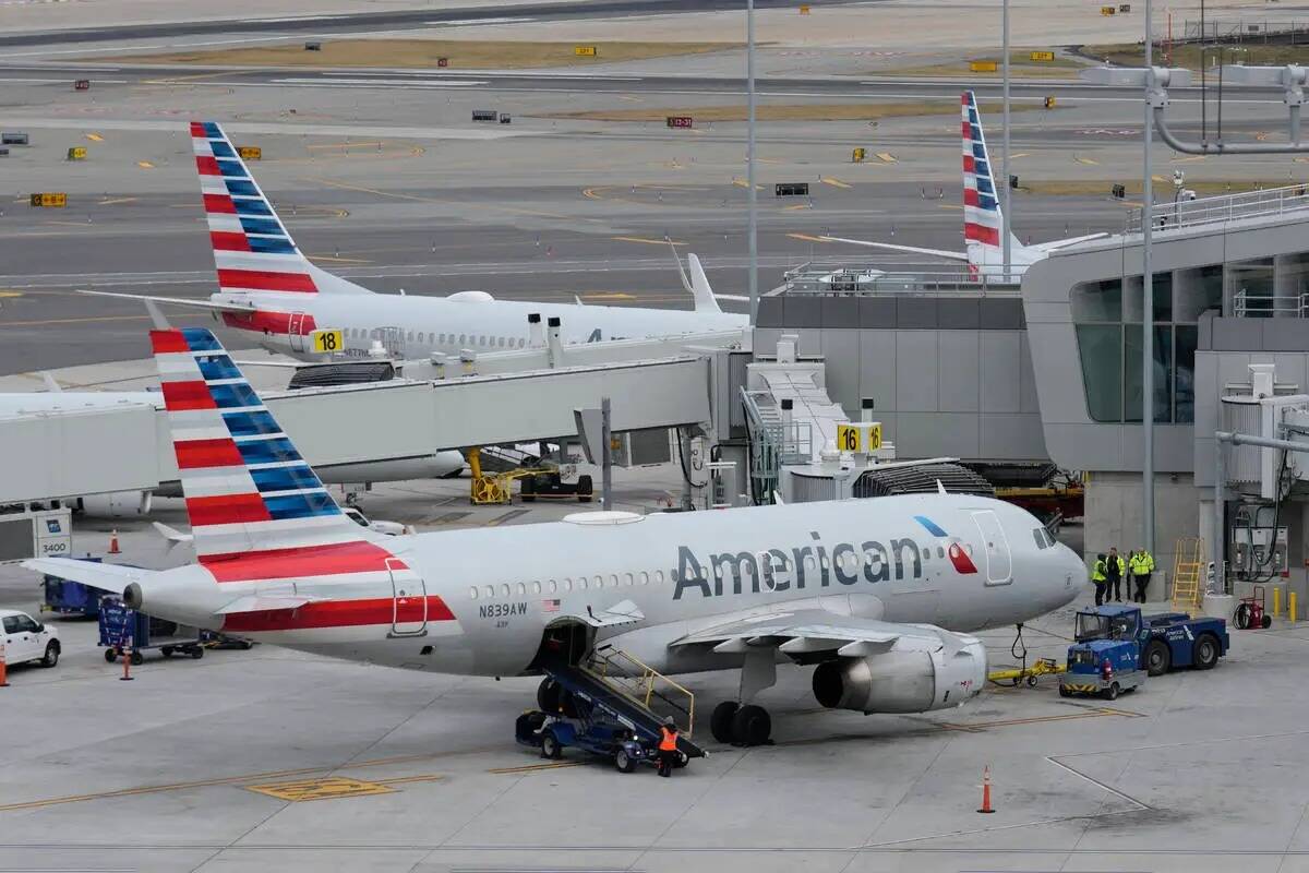 Aviones de American Airlines en la Terminal B del aeropuerto de LaGuardia, el 11 de enero de 20 ...