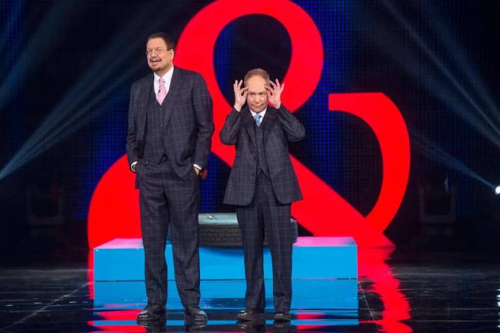 Penn & Teller se presentan durante el episodio "Penn & Teller April Fool Us Day" del programa " ...