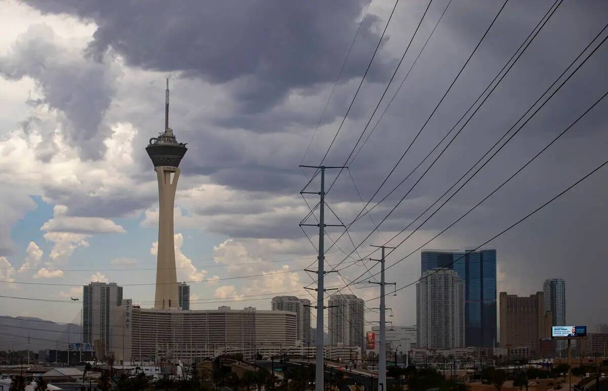 El Strat, a la izquierda, mientras las nubes cubren el cielo, el jueves 18 de julio de 2024, en ...