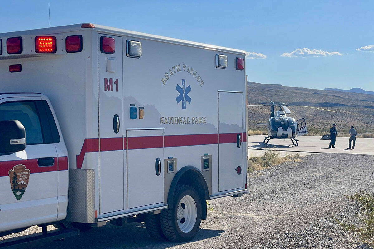 La ambulancia del Servicio de Parques Nacionales y la ambulancia aérea de Mercy Air en la zona ...