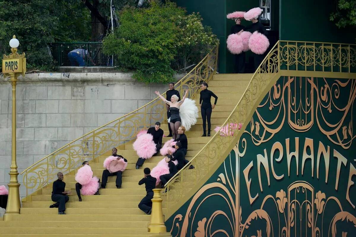 Lady Gaga se presenta en París, Francia, antes de la ceremonia de apertura de los Juegos Olím ...