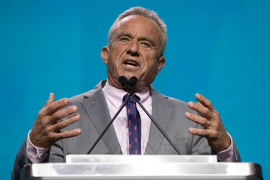 El candidato presidencial independiente Robert F. Kennedy Jr. habla durante el Freedom Fest en ...