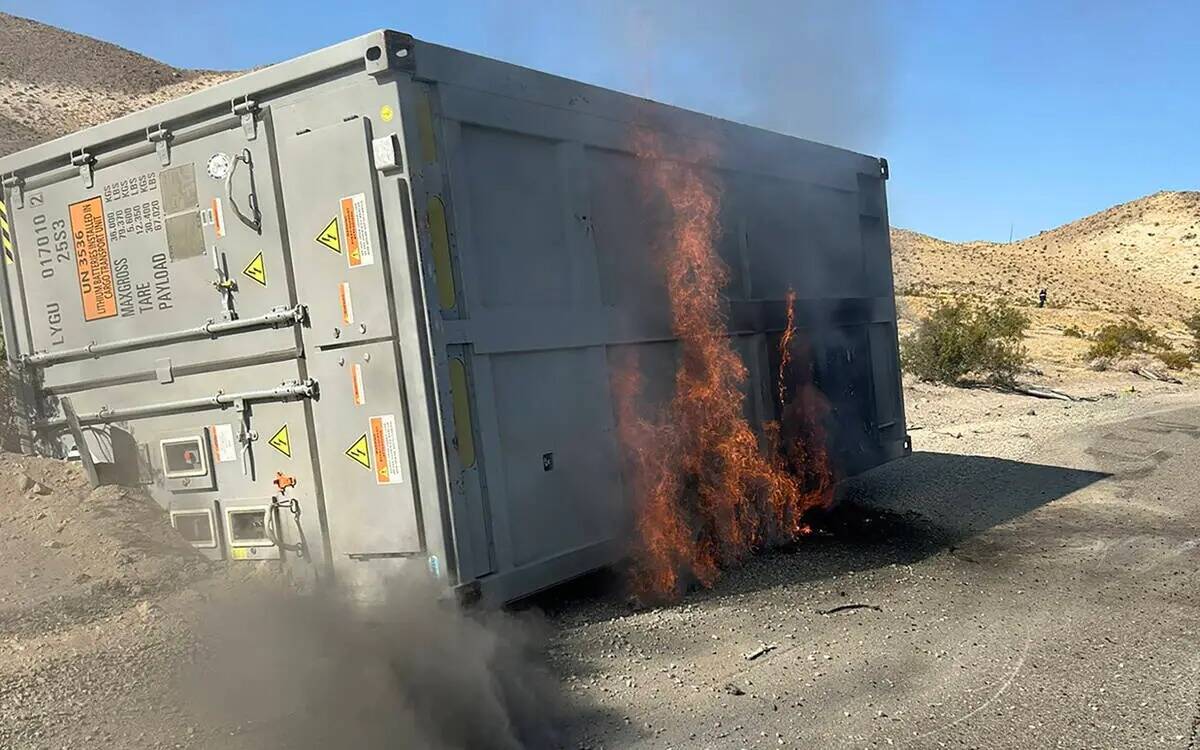 Un contenedor de 30 pies, conocido como conex, es donde se almacenaban las baterías de iones d ...