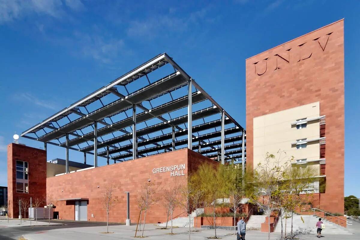 Greenspun Hall en el campus de la UNLV en 4505 S. Maryland Pkwy, en Las Vegas, se muestra el ju ...