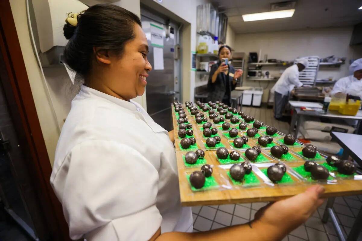 Postres elaborados por los estudiantes en la Culinary Academy de Las Vegas el viernes 19 de jul ...