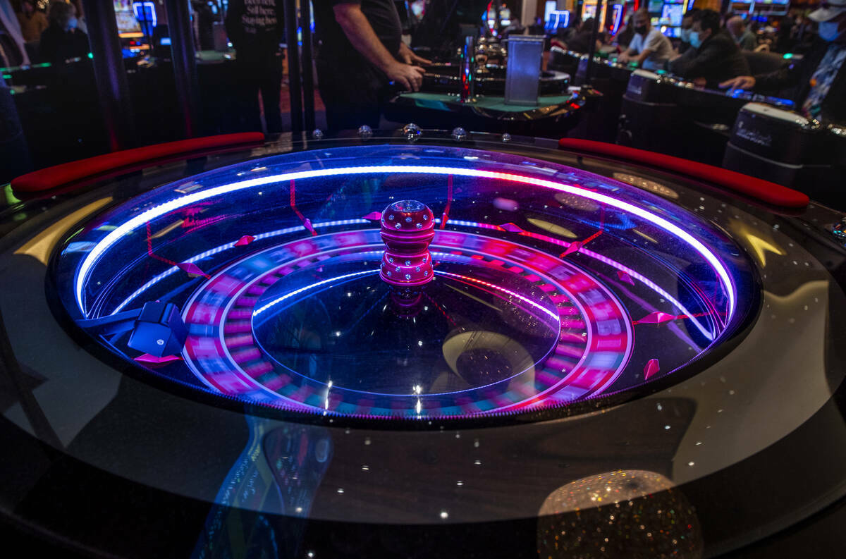 Una ruleta gira como parte de los Stadium Table Games del Red Rock Casino, en Las Vegas. (L.E. ...