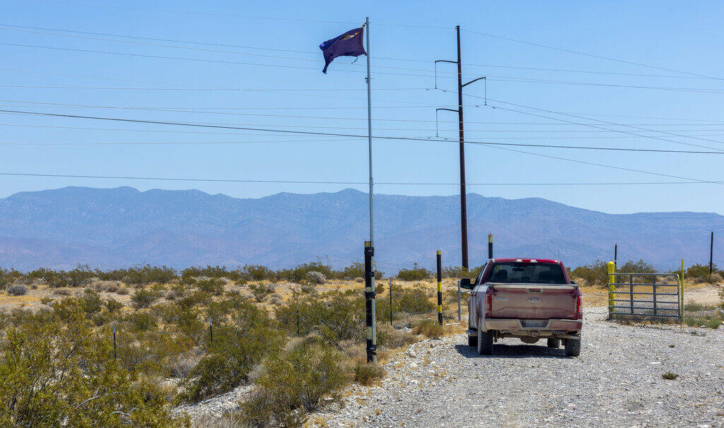 La puerta de entrada de la SR 160 a la nueva propiedad de Spaceport, el sábado 27 de julio de ...