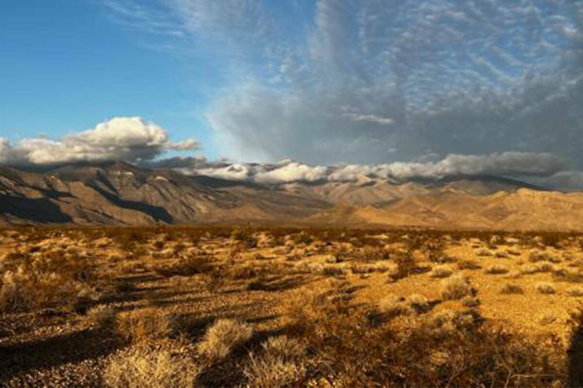 Amanecer en el sitio de 240 acres del Las Vegas Spaceport de Rob Lauer en el Condado Clark cerc ...