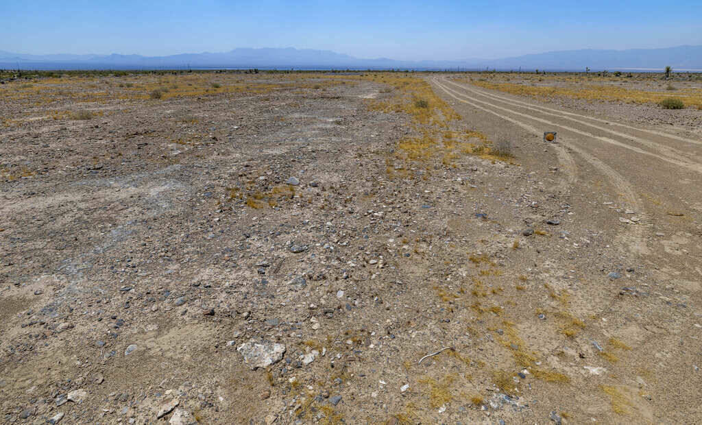 Un camino de tierra existente alrededor de la pista propuesta de la nueva propiedad del Spacepo ...