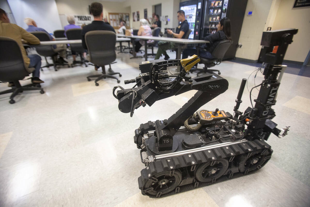 El robot T5 de la división ARMOR del Departamento de Policía Metropolitana de Las Vegas perma ...