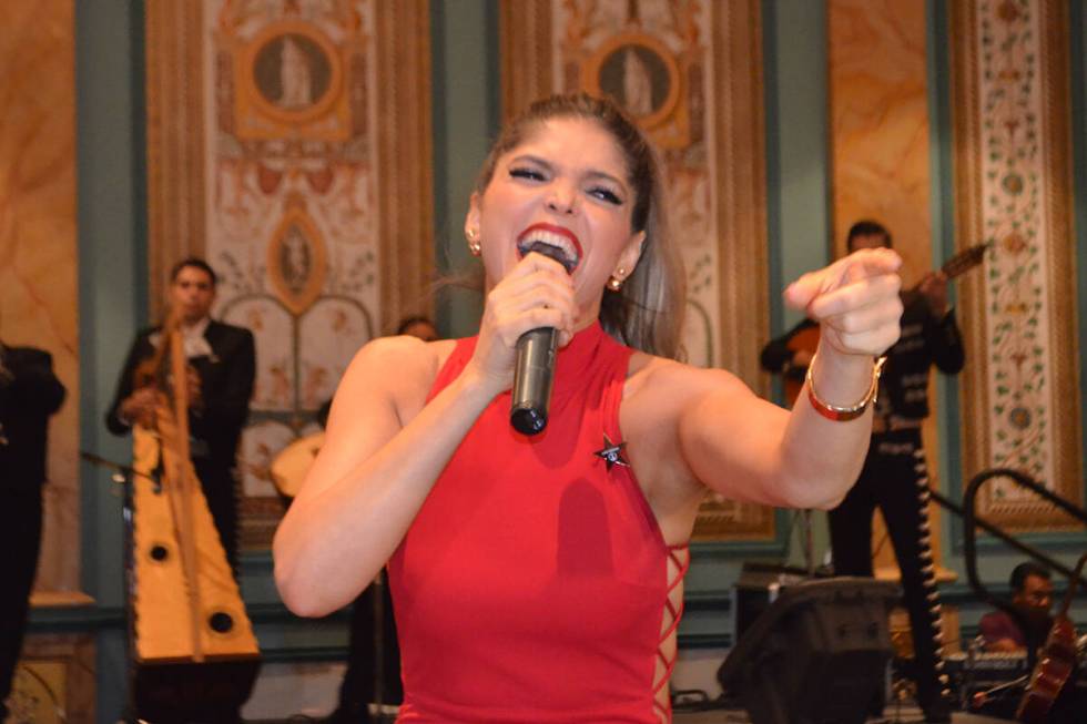 La cantante mexicana Ana Barbará se presenta en evento de Las Vegas el 2 de septiembre del 201 ...