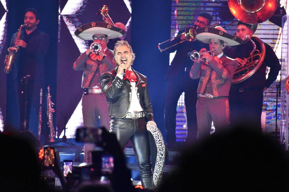 Alejandro Fernández canta grandes éxitos el miércoles 15 de septiembre de 2021 en MGM Grand ...