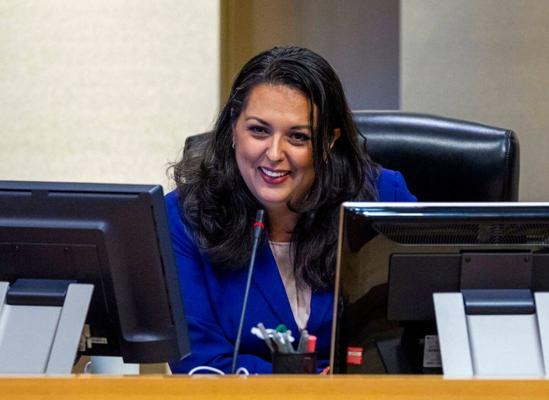 La concejal del Distrito 3 Olivia Díaz habla durante la reunión del Concejo Municipal de Las ...