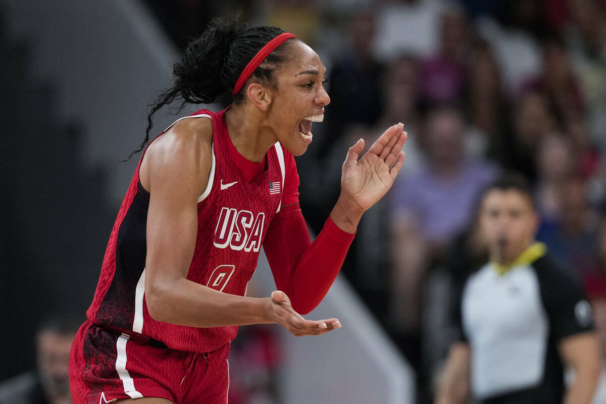 A'ja Wilson (9), de Estados Unidos, celebra contra Alemania en un partido de básquetbol femeni ...