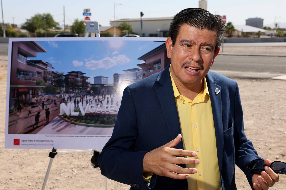 El concejal de North Las Vegas Isaac Barrón habla con un reportero en North Las Vegas, el mart ...