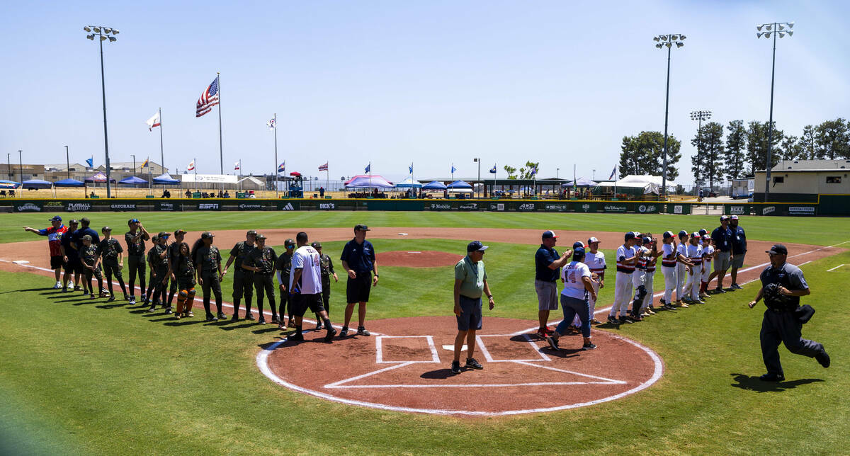 Nevada y Utah son presentados antes del partido final de béisbol del Regional Montañés, el v ...