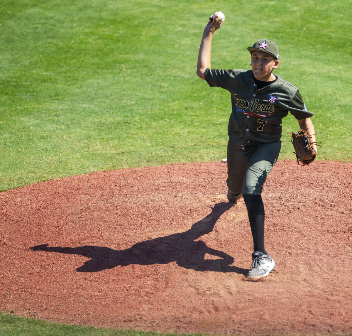 El pitcher de Nevada Wyatt Erickson (7) en el montículo contra Utah durante la sexta entrada e ...