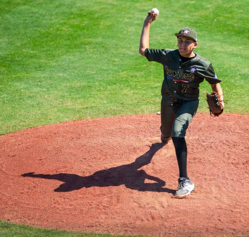 El pitcher de Nevada Wyatt Erickson (7) en el montículo contra Utah durante la sexta entrada e ...