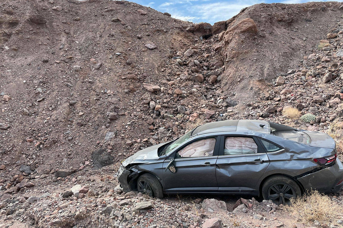 El vehículo de Peter Hayes Robino se ve debajo del estacionamiento del Natural Bridge el 1 de ...