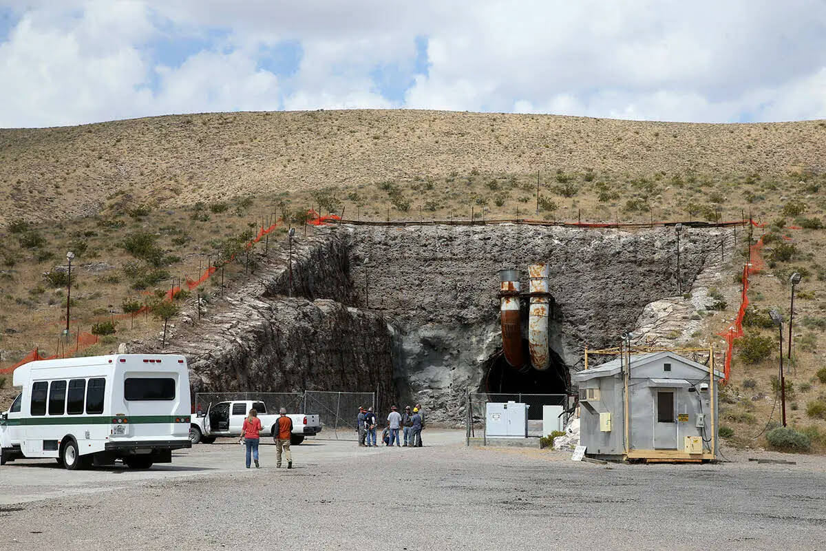 La entrada sur de un túnel de cinco millas en Yucca Mountain, a 90 millas al noroeste de Las V ...