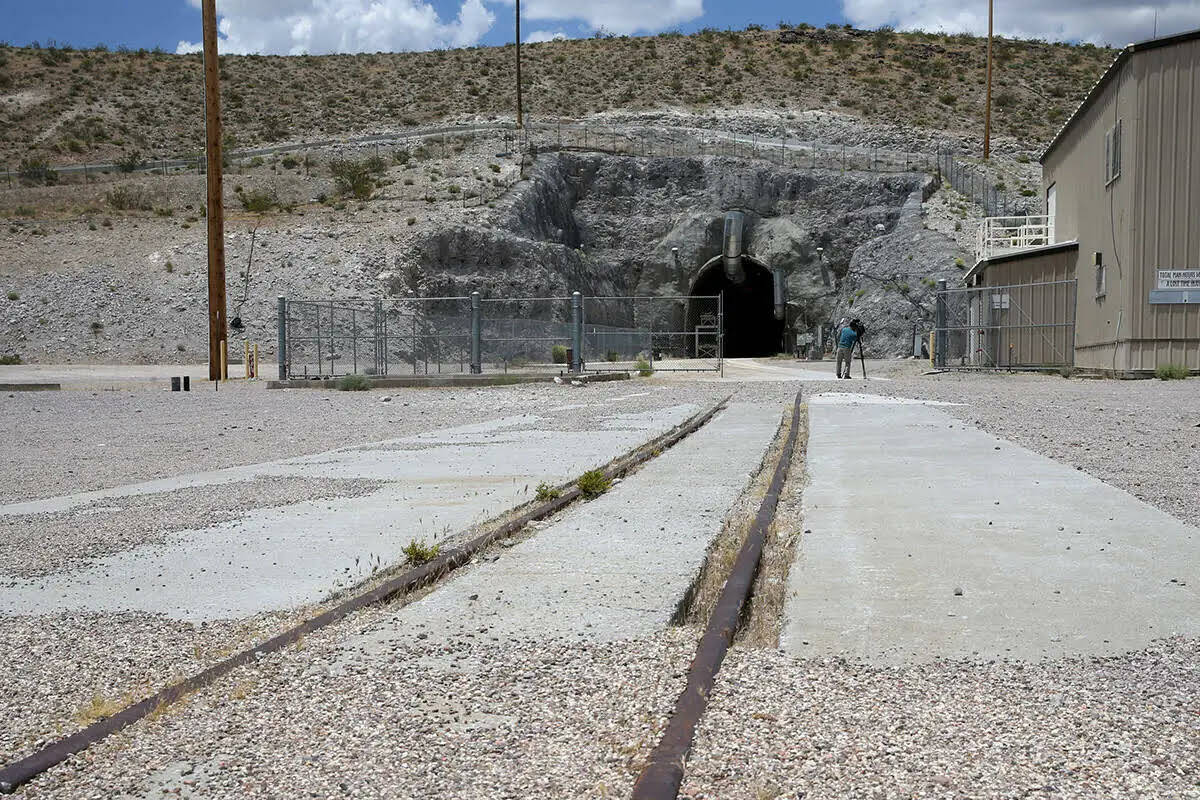 La entrada sur de un túnel de cinco millas en Yucca Mountain, a 90 millas al noroeste de Las V ...