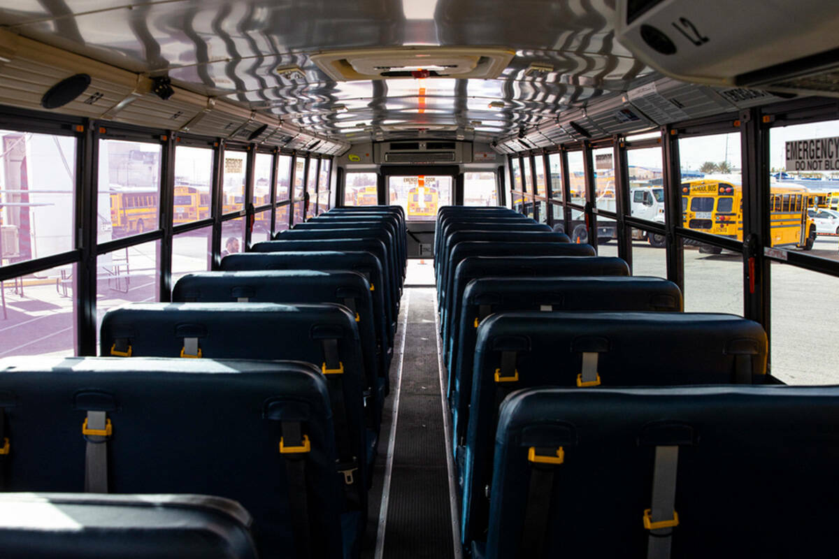 ARCHIVO - Interior de un autobús escolar del Distrito Escolar del Condado Clark en el Patio de ...