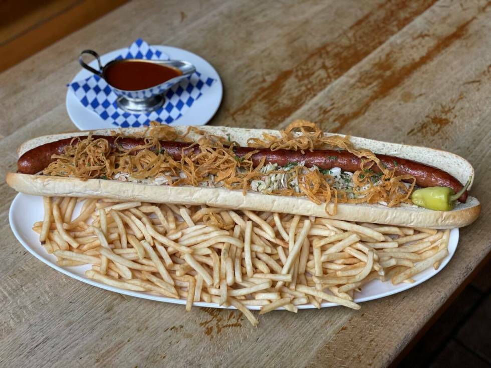 Hofbräuhaus Las Vegas ofrece su Gigantische Bratwurst para celebrar el Día Nacional de la Bra ...