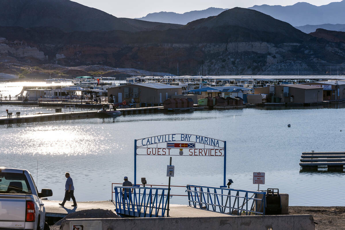 Visitantes llegan a Callville Bay Marina en el lago Mead, el jueves 15 de agosto de 2024, cerca ...