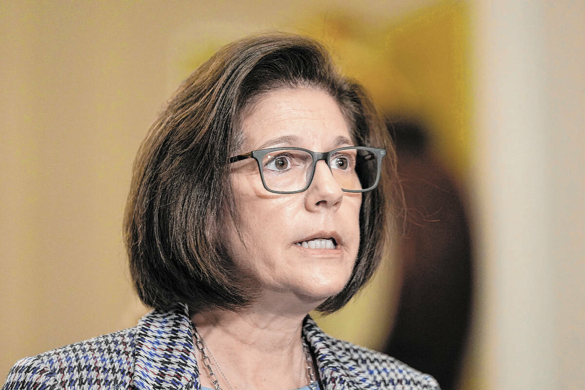 La senadora Catherine Cortez Masto, demócrata de Nevada, habla tras un almuerzo político en e ...