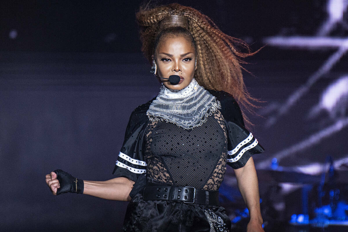 En esta foto del 8 de julio de 2018, Janet Jackson se presenta en el Festival Essence 2018 en N ...