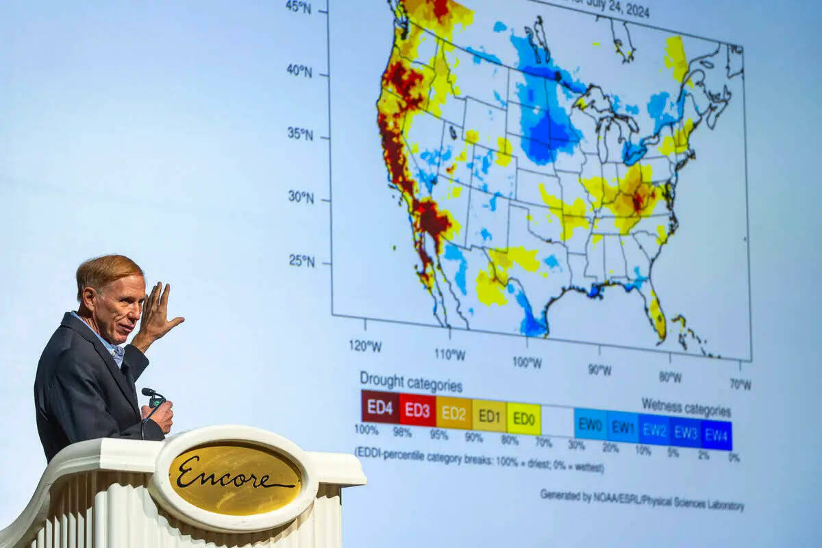 El Dr. Tim Brown, director del Western Regional Climate Center del Desert Research Institute, h ...