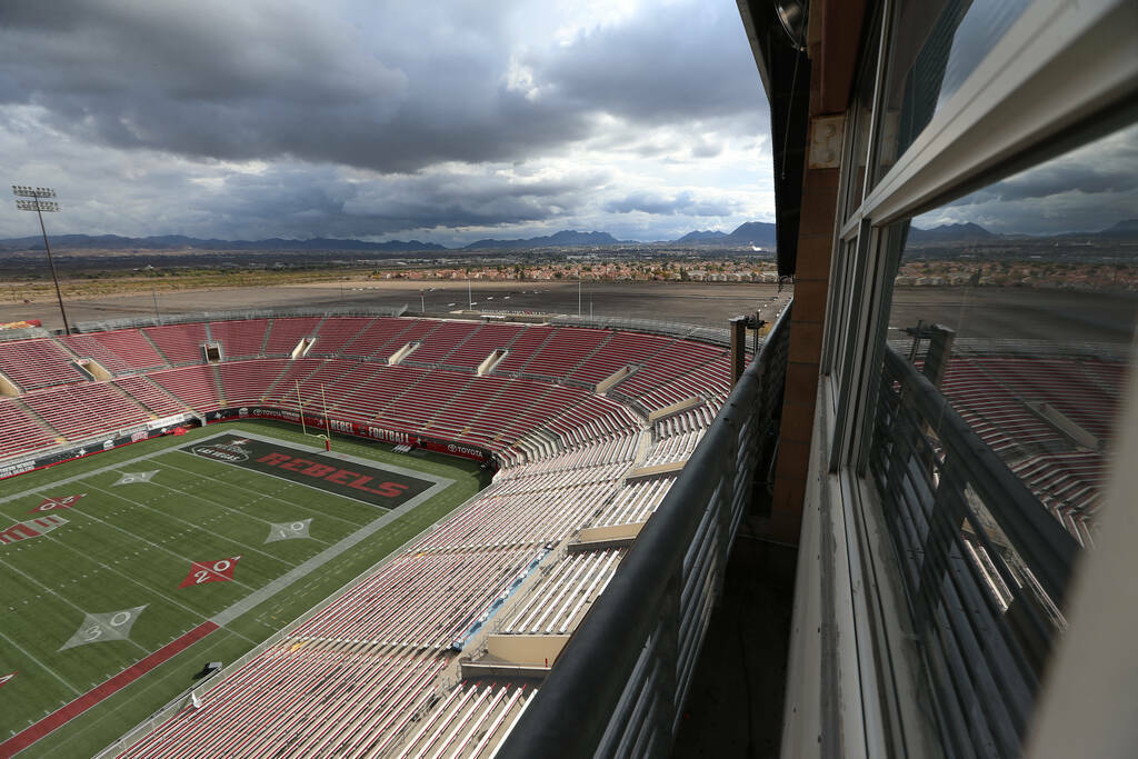 La UNLV está considerando vender el sitio de 69 acres del Sam Boyd Stadium al Condado Clark po ...