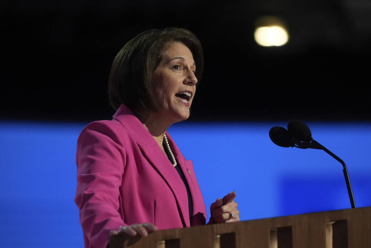 La senadora Catherine Cortez Masto, demócrata por Nevada, habla durante la Convención Naciona ...