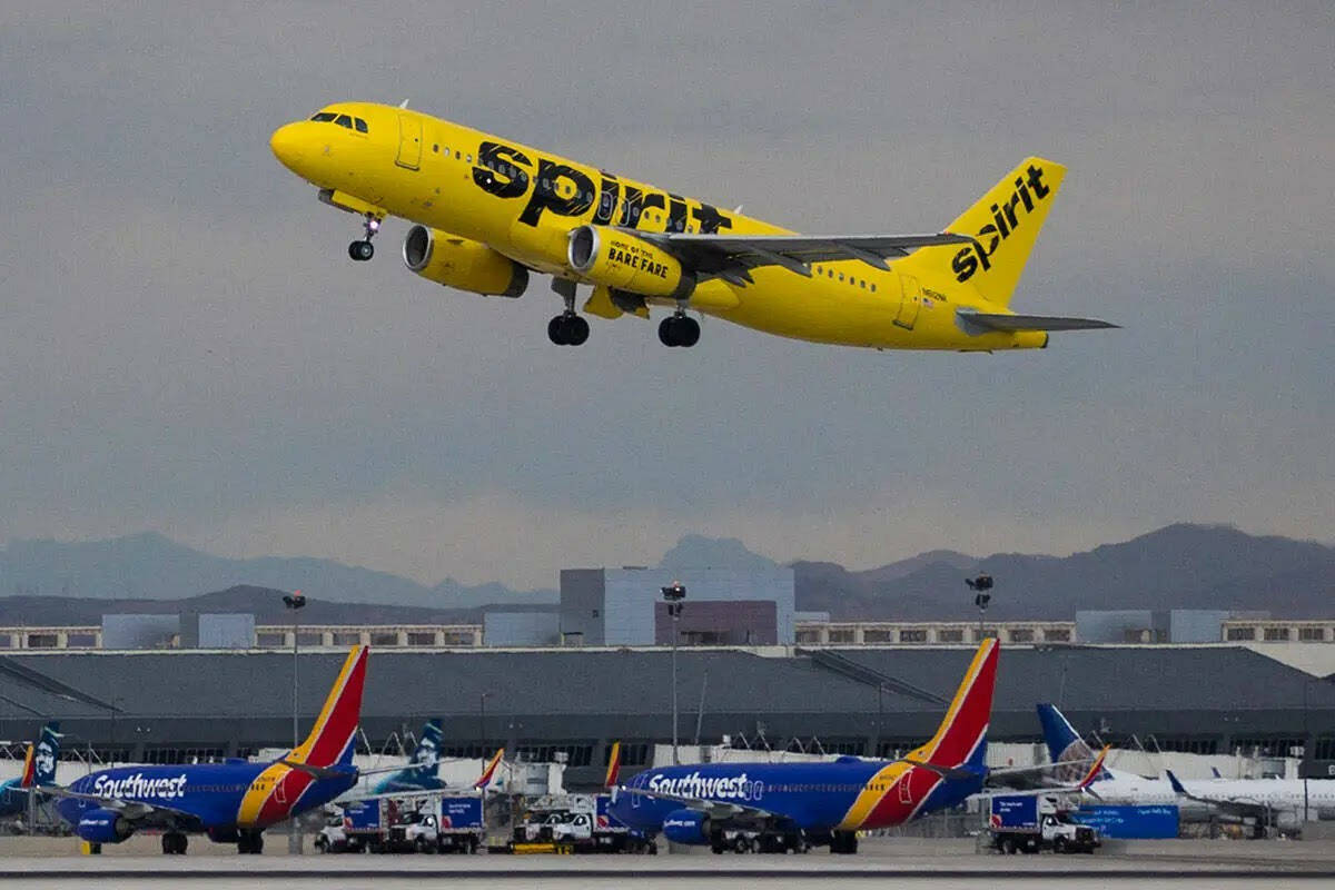 Un avión de Spirit Airlines despega del Aeropuerto Internacional Harry Reid en esta foto de ar ...