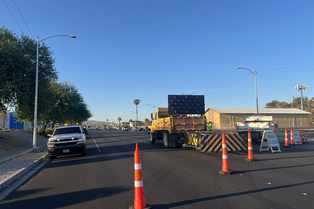 La policía investiga un homicidio en la cuadra 4400 de South Nellis Boulevard, el miércoles 2 ...