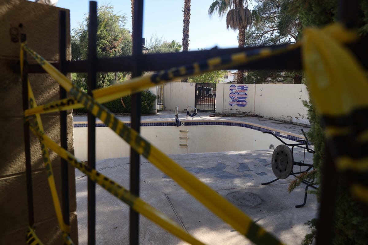 Una piscina vacía en Somerset Park en Henderson, el martes 27 de agosto de 2024. Los habitante ...