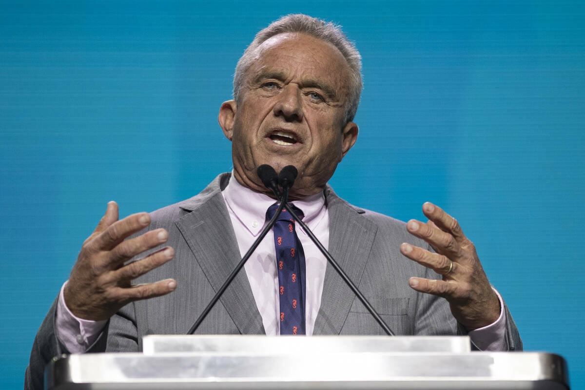 Robert F. Kennedy Jr. habla durante el Freedom Fest en el Caesars Forum Conference Center, el v ...