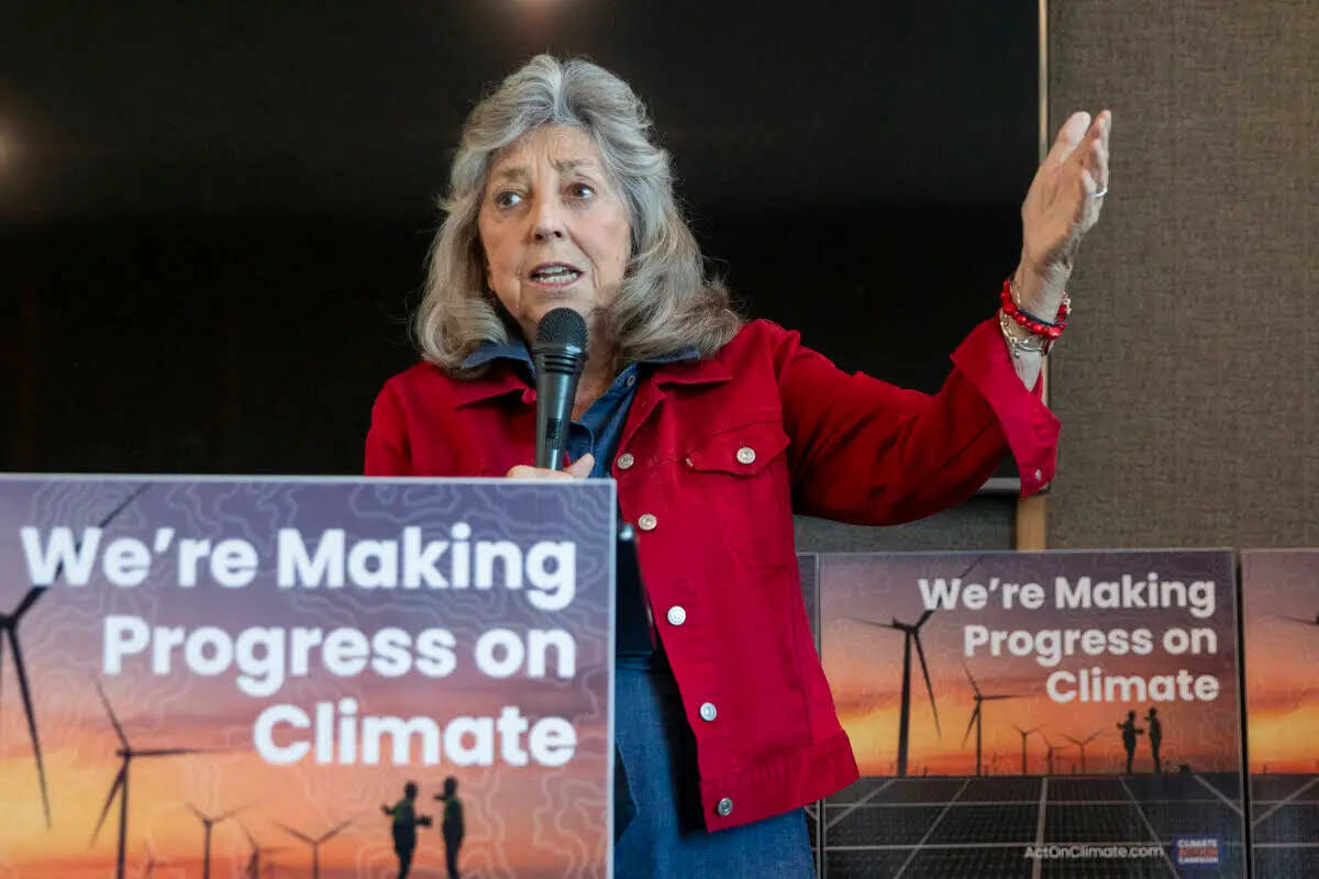 La congresista Dina Titus habla el martes 27 de agosto de 2024 en la sala de conferencias Botte ...