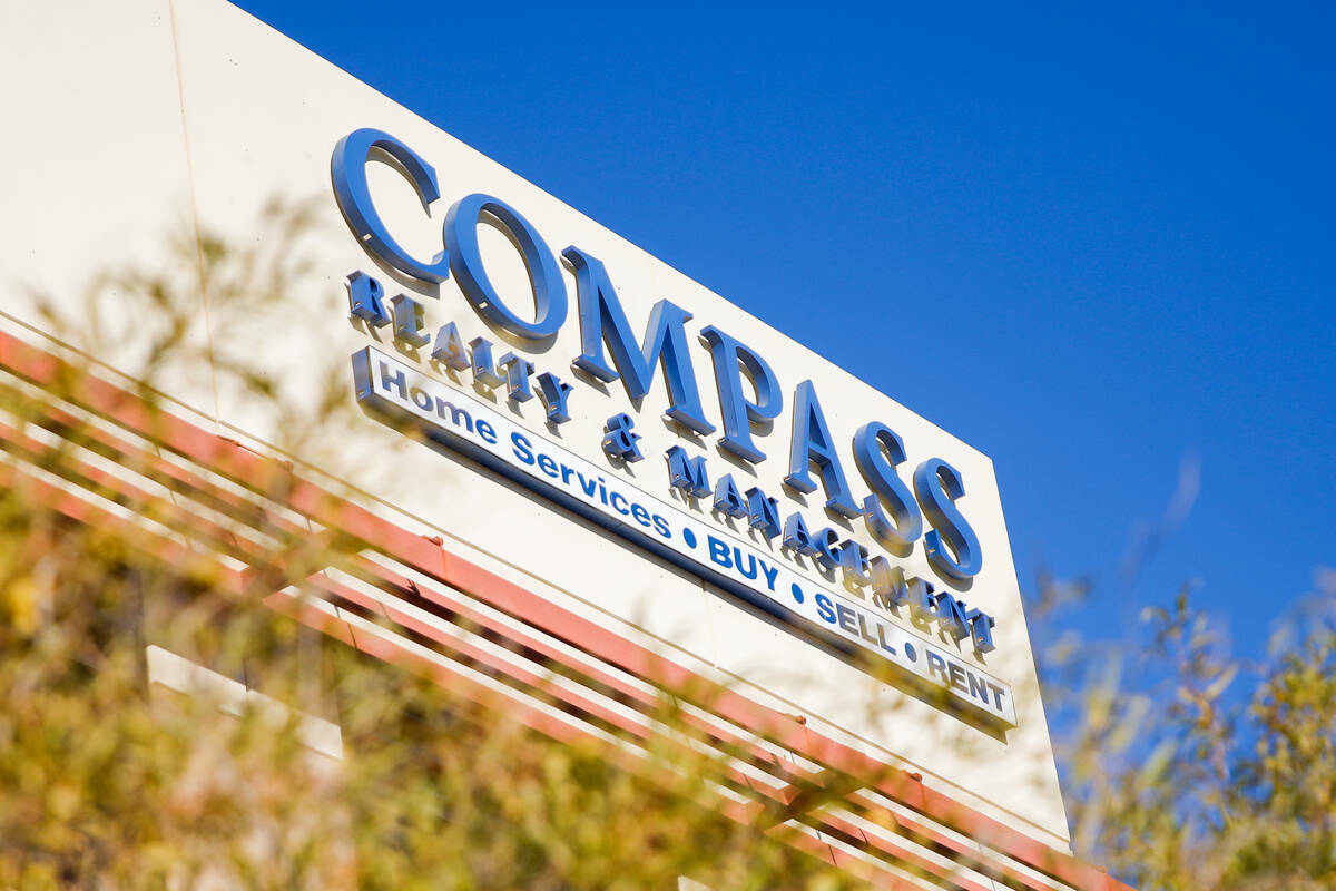 El edificio de oficinas de Compass Realty & Management, ubicado en 8880 W. Sunset Rd., visto el ...