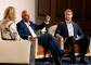 Tony Yousfi, a la izquierda, director de ventas del Venetian Resort Las Vegas, habla mientras P ...