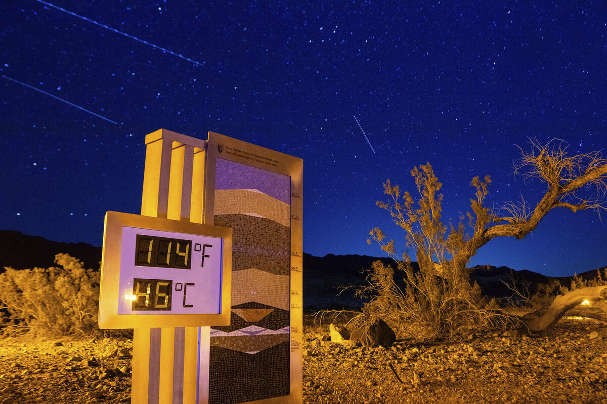 ARCHIVO - Una imagen de larga exposición muestra la temperatura registrada en un termostato en ...