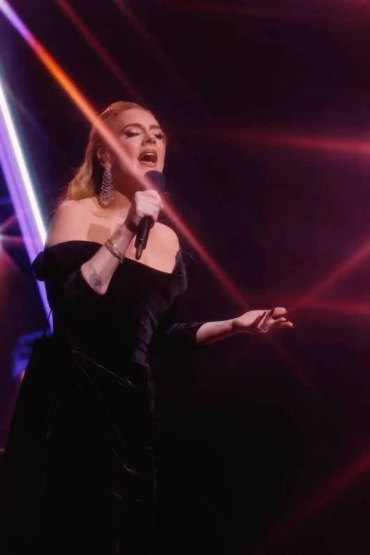 La superestrella del pop reanuda su residencia ‘Weekends With Adele’ en el Coliseo del Caes ...