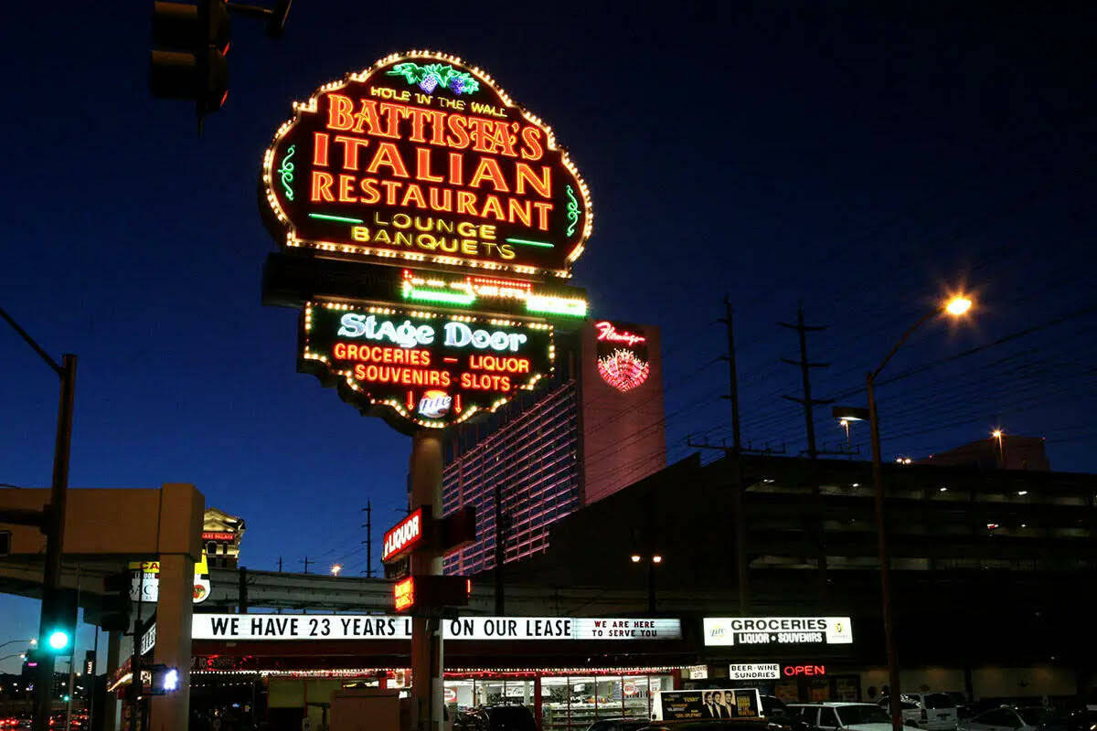 Battista's Hole in the Wall en Linq Lane, en la intersección de Flamingo Road, ha visto una ca ...