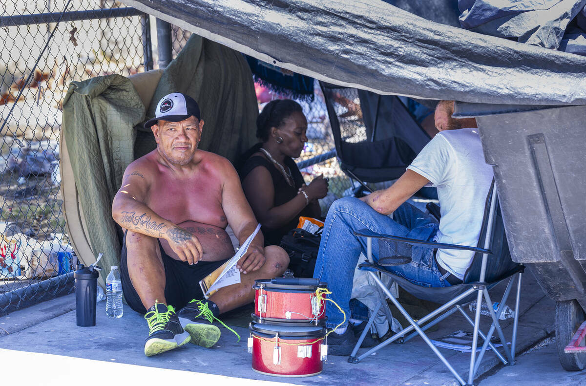 La temperatura máxima en el centro de Las Vegas alcanzó los 110 grados a las 2:11 p.m. del ju ...