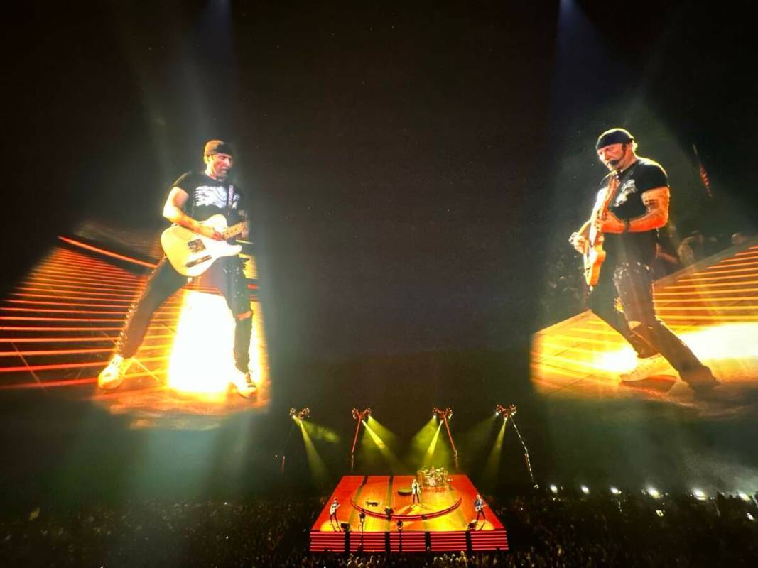 Una escena de ‘V U2 An Immersive Concert Film at Sphere Las Vegas’ en la Sphere, el jueves ...