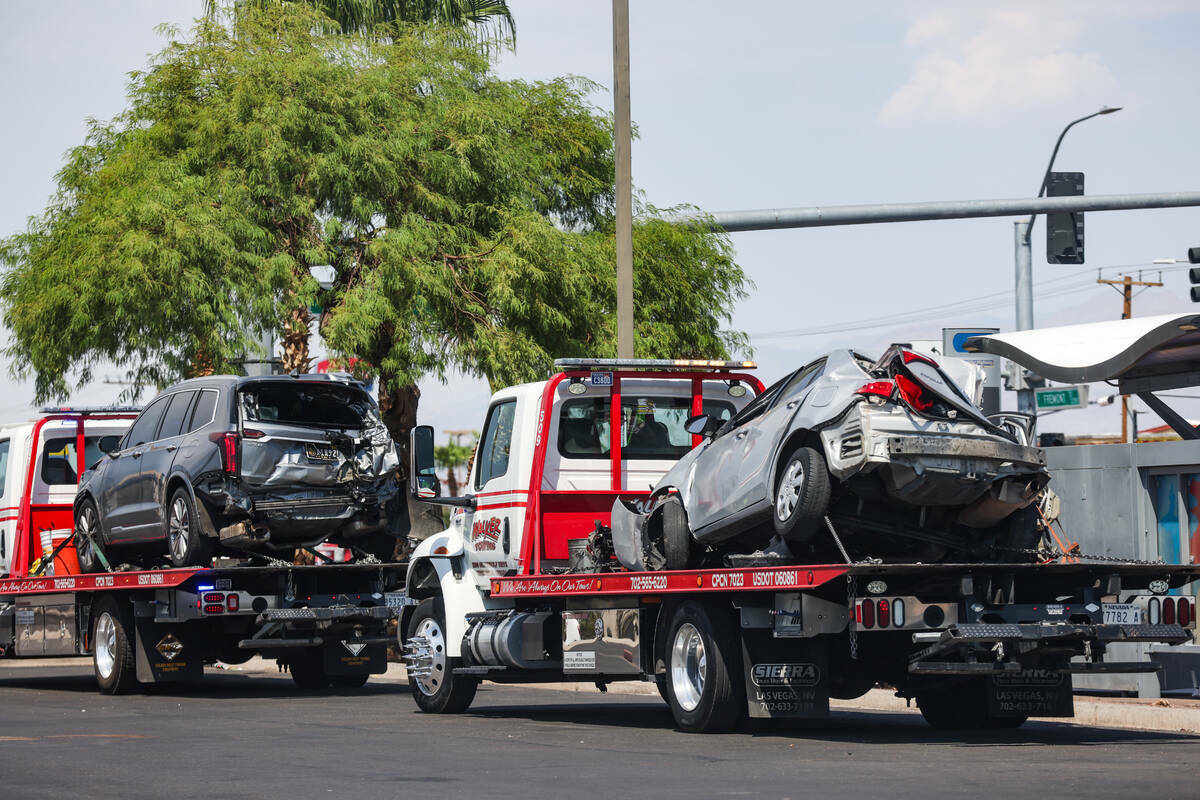 Vehículos involucrados en un accidente en el que murieron dos personas en un choque entre vari ...