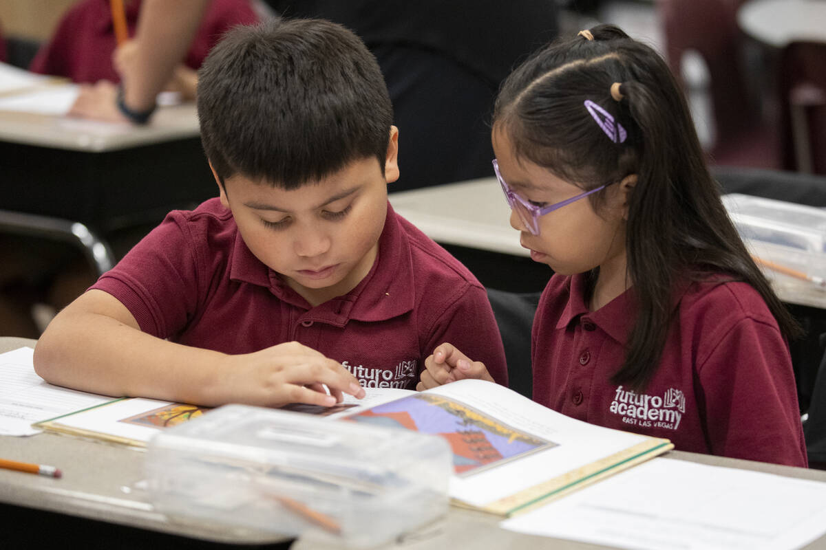 Los estudiantes de la clase de Janet Suárez trabajan durante la jornada escolar en Futuro Acad ...