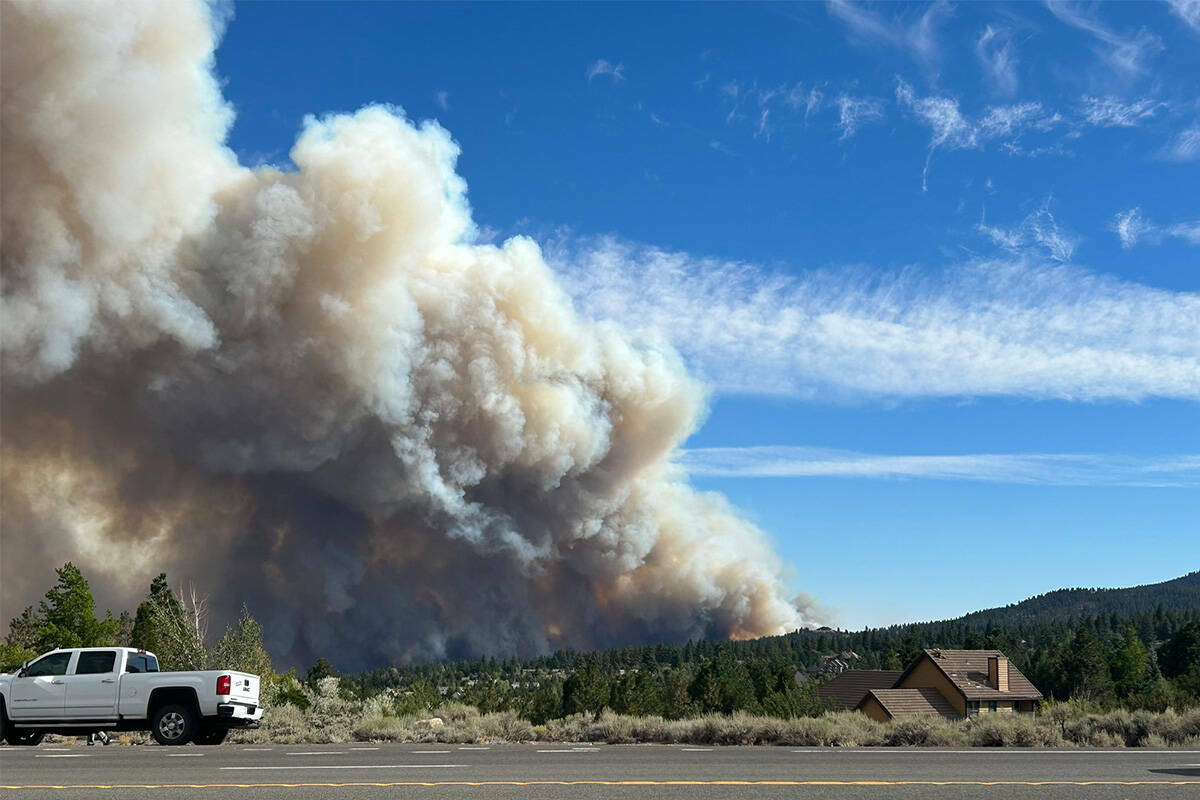 El humo del Incendio de Davis visto el domingo 8 de septiembre 2024. (Departamento de Bomberos ...